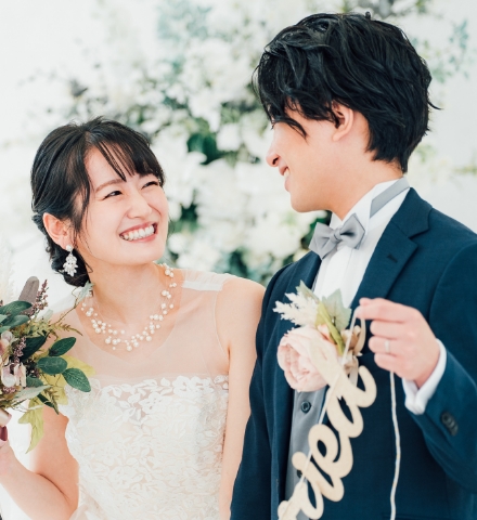 笑顔の新郎新婦